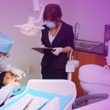 Nha khoa quận 1: Dịch vụ trồng răng, niềng răng, tẩy trắng chuyên nghiệp