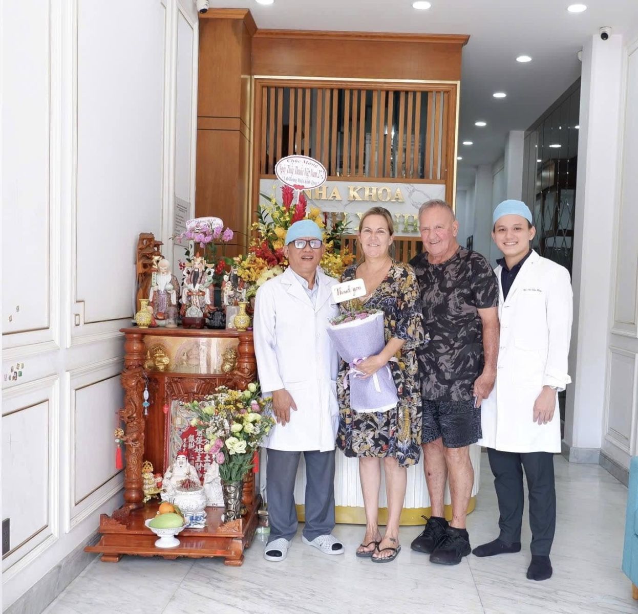 khách hàng tại phòng khám nha khoa quận 1